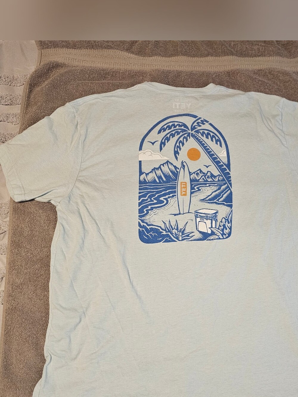 YETI Men’s Light Blue Surfboard Cooler Beach T-Shirt XL - Picture 1 of 5